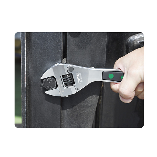 Adjustable ratchet wrench discount